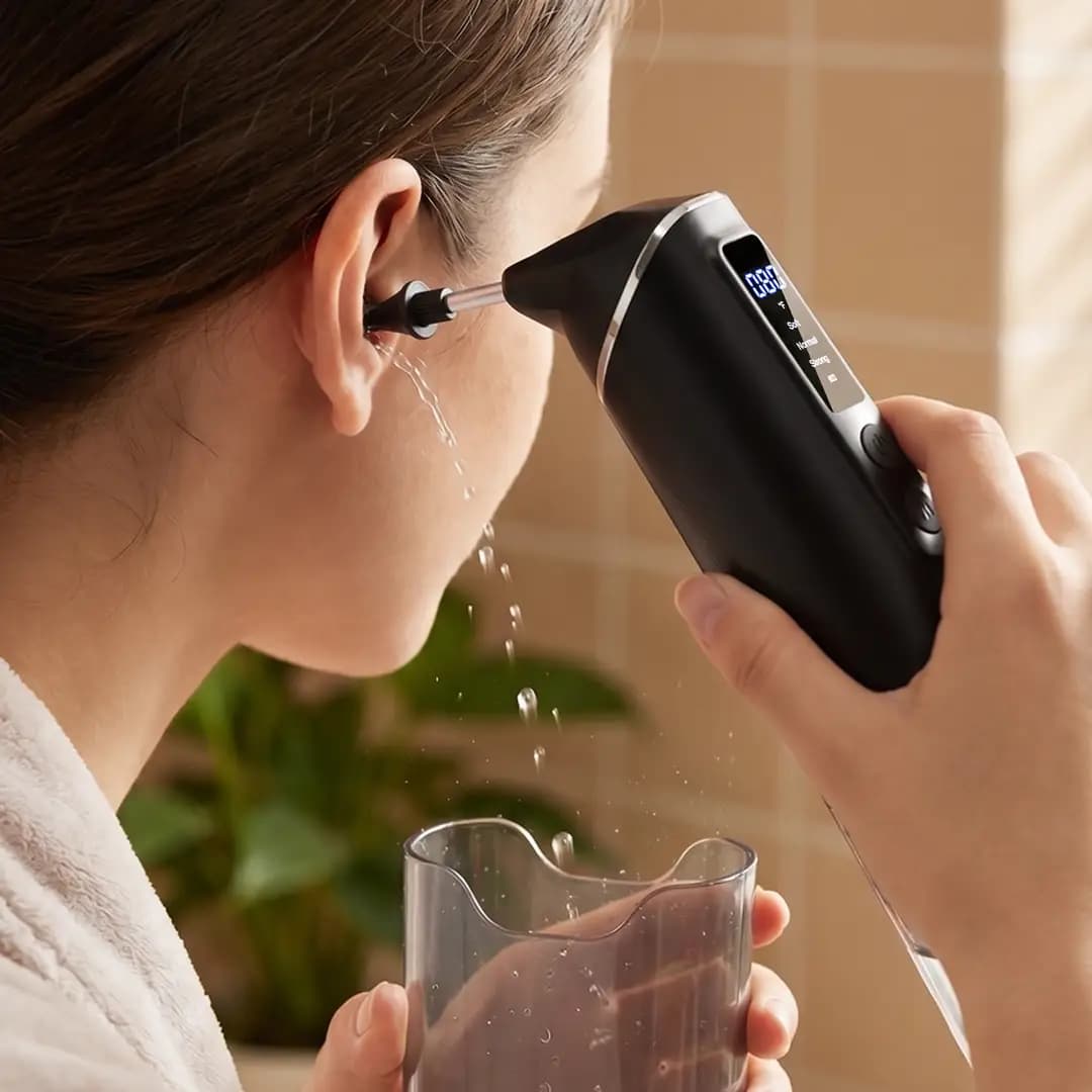 Green Lion Water-Powered Ear Wax Remover - Black