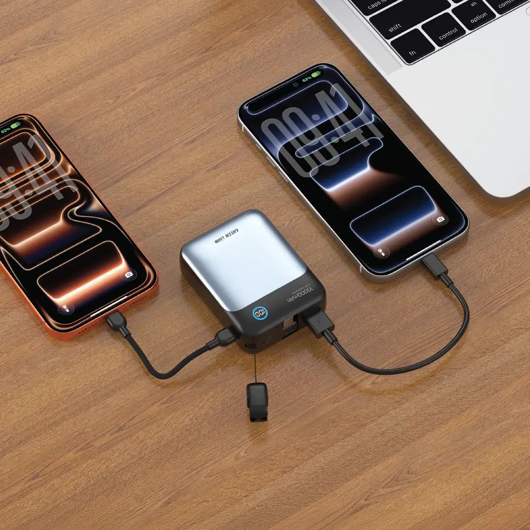 Green Lion Lynk 10000mAh Power Bank with Built-in Kickstand - Black